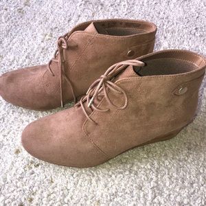 Dr. Scholl's Shoes - NWT Dr Scholls brown boots Dr. Scholl's Shoes - NWT Dr Scholls brown boots